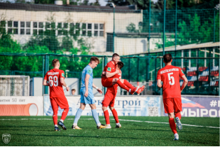 «ЗЕНИТ» (ПЕНЗА) – «СПАРТАК» (ТАМБОВ) – 2:4. ВТОРАЯ ЛИГА 2022/2023. 2 ЭТАП. 10 ТУР.. Олег Чернышов и Денис Скрыпников после гола Олега